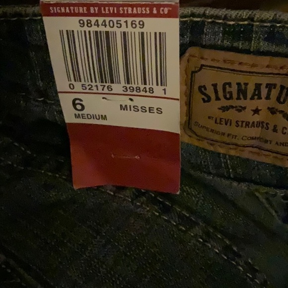 LEVI’S low rise bootcut denim pants. Size 6 - Picture 6 of 6